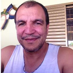 Gestor público, formado em Matemática, evangélico, casado, lealdade como marca principal positiva. Os defeitos, me mandem e-mail pra eu corrigir.