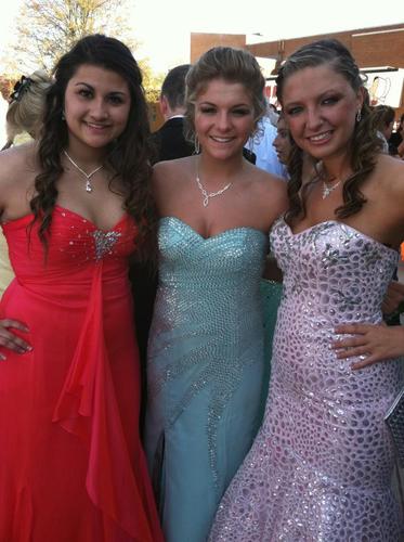 senior ; dancer ; Varsity cheerleader ; #teamItalian
