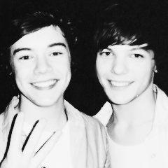 @haroldita69 e @tomlinsex_feke_ siete la mia fottuta vita. Vi amo.