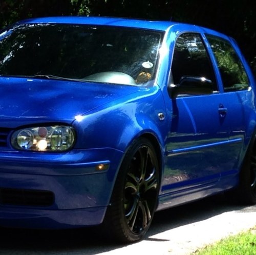 lonelyblurabbit's profile picture. 