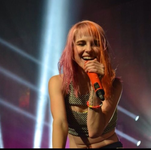 Follow Laura and Renee as they prepare to travel around the states, concert hopping and documenting every concert on paramore's 2013 Spring Tour.