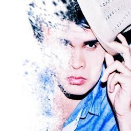 para mim? apenas um jovem adolescente com grandes sonhos vivendo num mundo surreal e estressante, tentando apenas ser feliz! Cantar é mais que paixão