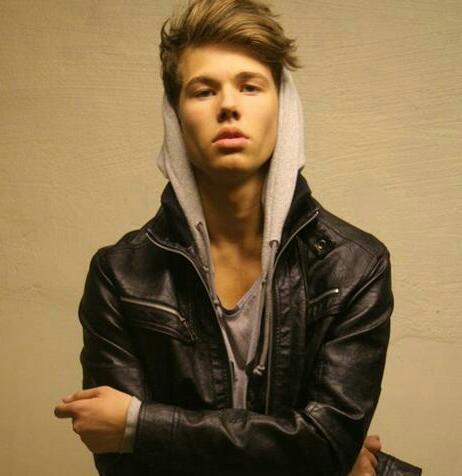 HuntsTheDark's profile picture. Working with the darkness brings many rewards. 1/2 demon, 1/2 werewolf. Any questions? No? Good, I don't have time for you. {TMI OC}