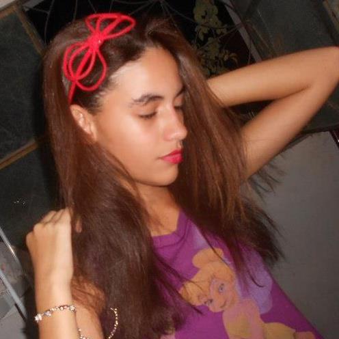 sou chata , divertida e alegre .