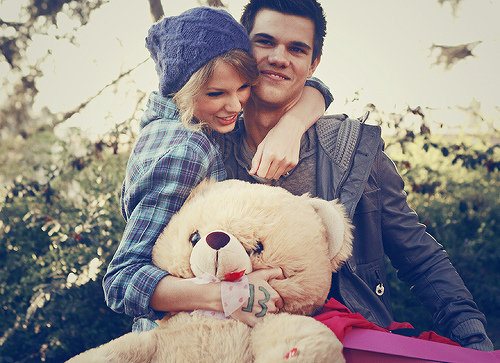 Warning! Quiz Spammer! #TaylorSquared #ChocolateAddict follow me and I'll follow you back. Unfollow? Than I'll do the same shit