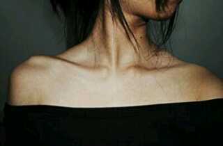 Diagnosticada con bulimia. Selfharmer. Emocionalmente desestabilizada.