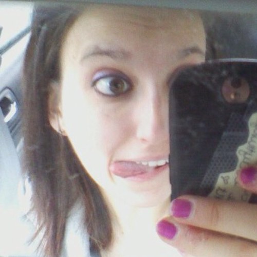 rosesintherainn's profile picture. 