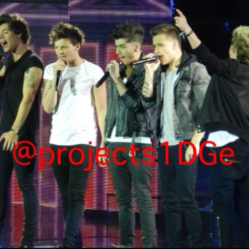 we are @1kat_smile1D @Nat_hal_ie_ @EV_aaAA @jennysmile16 @nursena_iri and we do 1D&little mix projects
:D:)