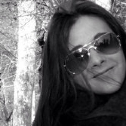 Marina_llm's profile picture. Orgullosa primera nieta de Edel. Próxima jurista. Cantante de ópera frustrada. Adoro los animales, a mis mármoles y conducir. Soñadora y cariñosa