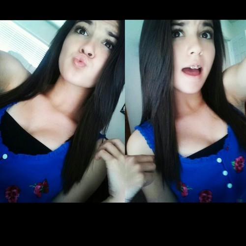 I love food, softball, & Drake. ♡.