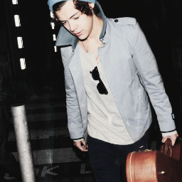 iHarrysFeet's profile picture. follow @proudofliam or not bc you are still getting this free follow. btw how beautiful my header is