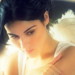 Ela já nos conquistou com o seu lado Rebelde, e agora ela vai viver a doce Malú, uma garota com Grande Coração. Nem todos os anjos Tem Asas @MaiteOficial