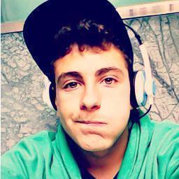 16años , ¿ Me sigues ? :3