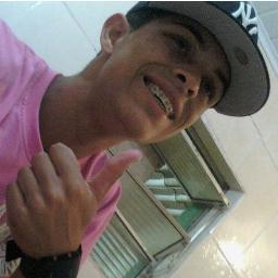 tenho 17 anos gosto de jogar futebol e estou de volta n`atividade do twiteer