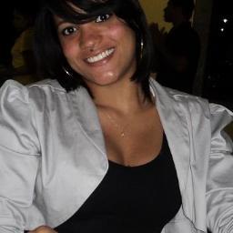 Bacharel em Turismo, estudante de Direto, filha, tia babona, não recuso um quebra rotina, tampouco uma boa resenha! Fã e serva de Jesus Cristo!  ;D