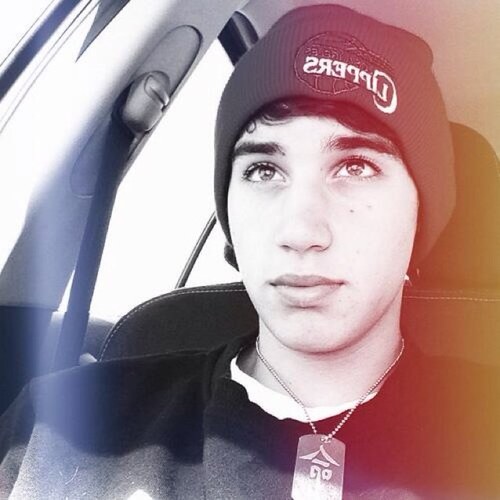 Free follow from @osnapitzconi you dont have to follow me but it would be nice if you did i follow back xx