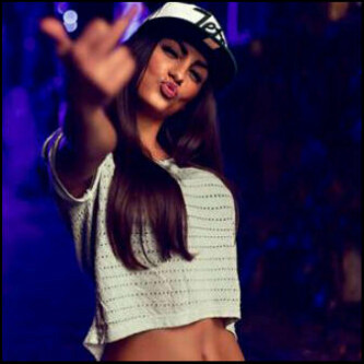 p_mLa_k's profile picture. 