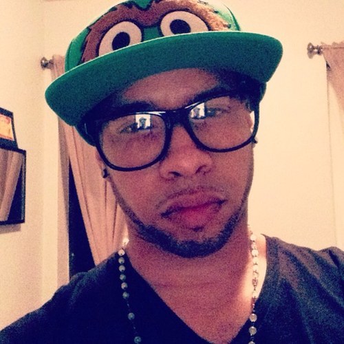 azavache28's profile picture. 