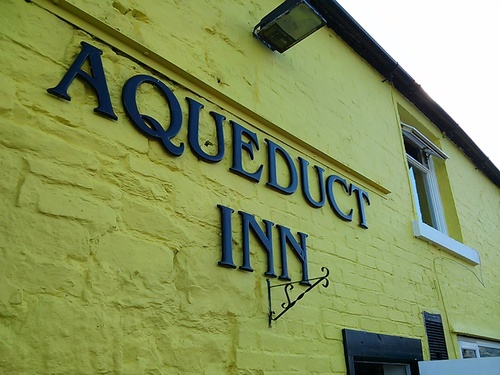 The big yellow pub on the A5 between Llangollen and Chirk, with fantastic views of the Aqueduct, canal and Dee Valley. Sunday Lunch is a must! Tel. 01691 777118