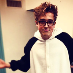 diariodetomflet's profile picture. Soy el sexy guitarrista de MCFLY awuebo cabrones :) Siempre cojo y soy un buen esposo jeje xx