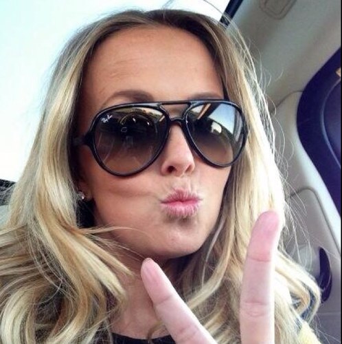 Officieel de grootste Monique Smit fan twitter-account. Follow en blijf op de hoogte van alle nieuwtjes,weetjes,foto's en optredens!