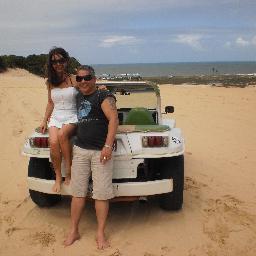Designer de Interiores, casada com Walmir Vieira, evangélica,