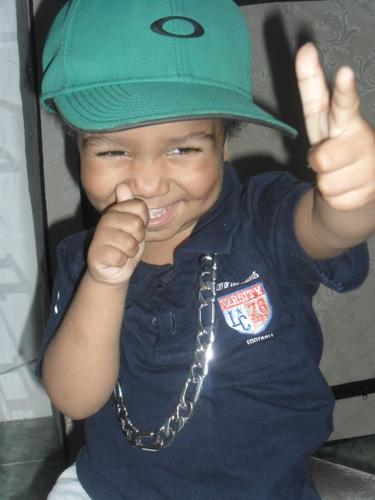 sou uma pessoa simpatica  adoro dar risos adoro conversar e tudo mais  3 http://t.co/cB9TPnxJB3 http://t.co/JJiW56YMPc brigado !!