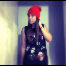 Canceriana, Palmeirense, sonhadora, muito ciumenta, amorosa, legal, divertida, alegre, e boba pra crl..  Prazer *-*