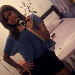 18 anos, alagoana, apaixonada por sorrisos e abraços, aquariana, ciumenta, tímida, chorona, Deus , amigos, familia, música, cafuné, chocolate, tumblr ♥