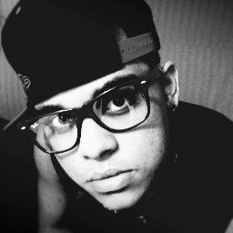 Dançarino e Coreógrafo do Grupo3D.
Curtam: Grupo3DOfficial
Ilustrador e Rapper nas horas vagas.
Sonhador.