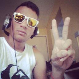 QUERO PAZ È DINHEIRO NO BOLSO HAHA !*