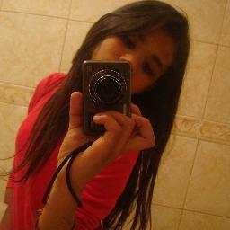 \\♥/ ~ Ah..quando você chegar aos meus pés.Me avisa para eu não pisar em cima...(L)