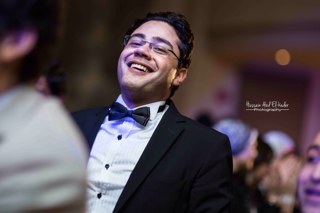 هناك من يتذمر لأن للورد شوكًا، وهناك من يتفاءل لأن فوق الشوك وردة٠