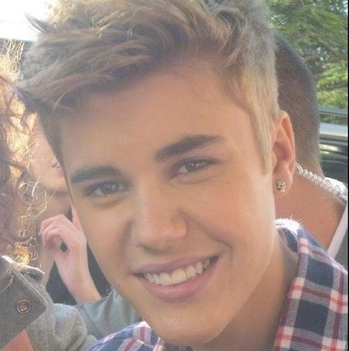 I love Justin BIeber so much words cant even describe how i feel! ill be there for him no matter what for life! Belieber 4 life! but i love my mom more