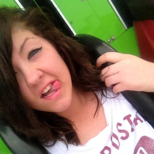 HEEEY THUR.
This is my backup for @toniannmarieexo ---- FOLLOW ME! ;) love you.