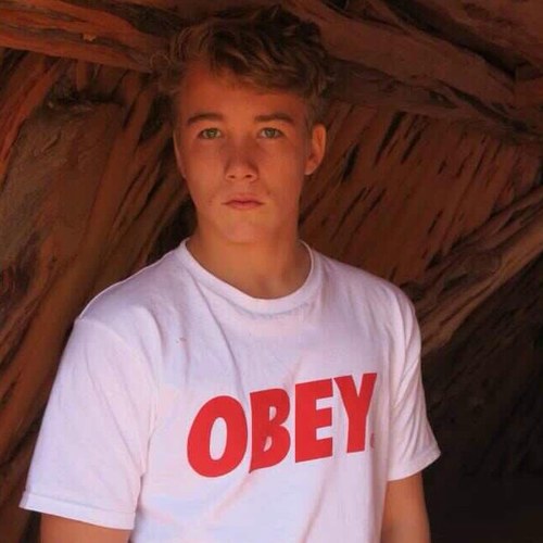 Amature actor. 19 years old. Live in Sydney Australia. Follow me :) i love to talk!