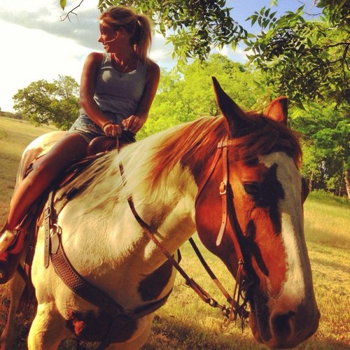 anniehenning1's profile picture. 