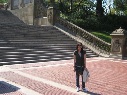 Smart woman who likes to travel, hate labels and only wants to enjoy life to the fullest!!