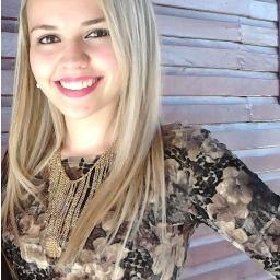 1.8 Caroline Luduvichack;apaixonada por nega-maluca e maionese. vasco da gama minha religião;esmaltes são meu vicio e rosa minha cor preferida
