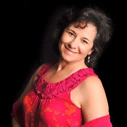 Swimmer, health loving mom of 3, married 22 years, who loves cleaning without chemicals and walking over driving any day of the week.