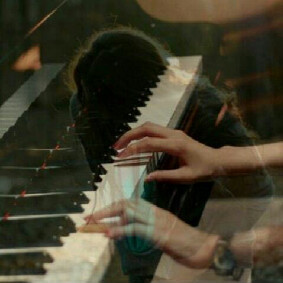 : آتمنى آن آكون سبب سعآدههَ لمنَ حوَليٌ وآنَ لآ آكونَ وجعآ لآحدَ.       « عازفـ ـ »