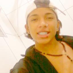 Bs: Twitter 1 @__JonasHenrique Segue lah ? *-*Eu te quero so pra Mim como as Ondas São do mar, nao da pra Viver assim querer sem Poder te Beijar ♪ ♥