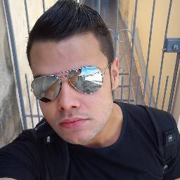 Alguém que não quer ser só mais um! Amigo, fiel, amoroso, carinhoso, cativante, apaixonante, irritante, palhação, inteligente, simpático e genioso!