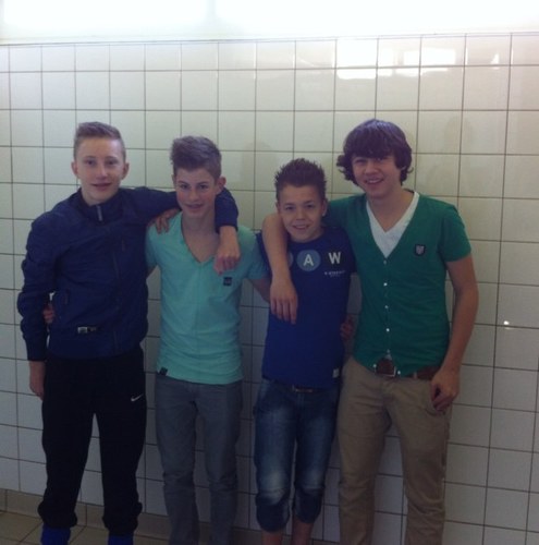 Boyband The4Ways - bandleden Milan=@milanr98, rick=@_rickkkkky, damian=@swsdamian, styn=@svanhommel - doel boyband van nederland worden -