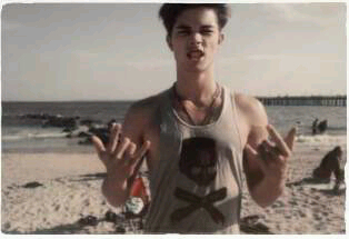 สวัสดีครับ  ผม  ฟรานซิสโก ลาโชวสกี้ (Francisco Lachowski) ผมเปนนายแบบจาก บราซิล ผมหล่อครับ ขี้เล่นทะเล้นหน่อยๆๆ ฟอลผมมาระวังจะหลงเสน่ห์นะครับ