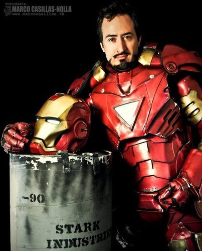 Escultor,constructor de sueños, aventurero,filantropo,amante de las pizzas,amigo incondicional,entusiasta emprendedor y experto en asuntos del universo
