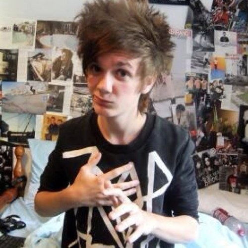 CrownTheOllie's profile picture. Well...where to begin?! So far, I have lived on this shit planet for 18 years ,yeah it sucks :3 I have no talents and I smoke ...there ...satisfied?