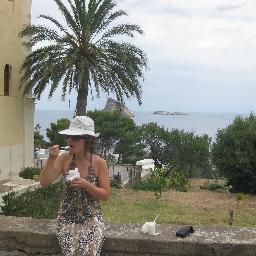 Secondary French & Italian Teacher; lover of outdoor sports and travelling...
