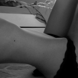 1mètre77 ; 49kg ; Anna ; Perry ; Bri ; Izzy ; Deb ; Sue ; Cat : they are my demons..