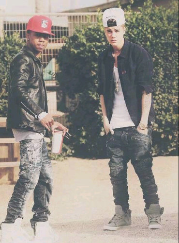 have you seen lil twist I mean he's perfect JUSTIN is my fave person in the world he is my world